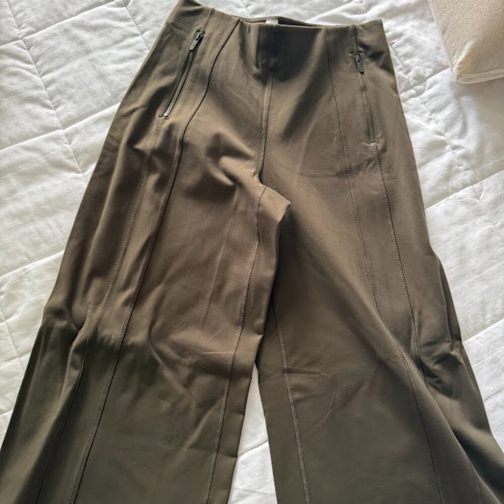 NWOT Lululemon Size 2 Wide Leg Olive Green Pant